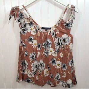 One Clothing Women’s Cold Shoulder Floral Top Sz S